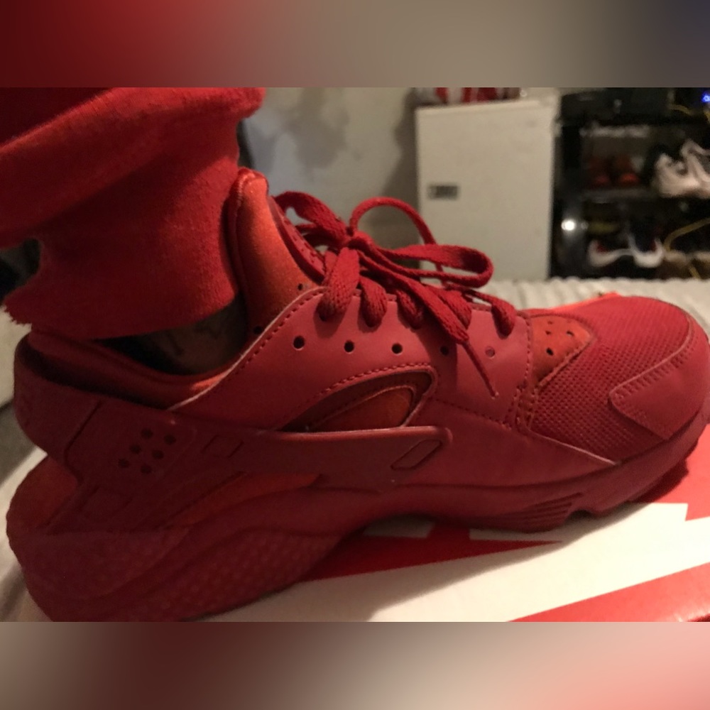 Triple red huaraches